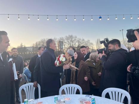 Ömer Çelik, öğrencilerle iftarda buluştu