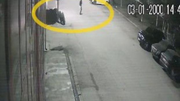 Çorum'da lastikçi dükkanının kundaklama anı kamerada