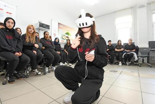 Osmangazi Belediyesi'nden öğrencilere VR destekli afet eğitimi