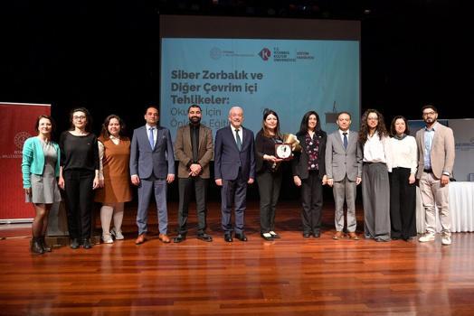 Uzmanlar uyardı: 'Siber zorbalık çocukların odasına kadar girdi'