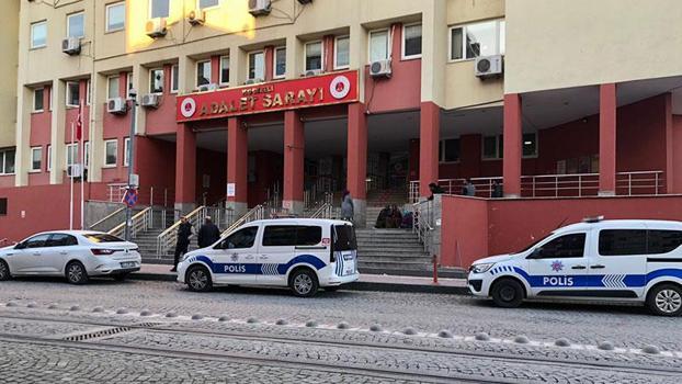 Duruşmada cinsel istismarla suçladığı kişiyi, adliye önünde öldürdü