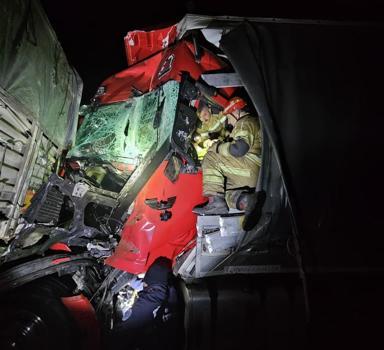 Bursa'da 2 TIR çarpıştı: 1 ölü