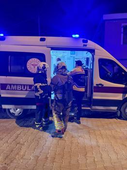 Samandağ’da ev yandı; 3 kişi dumandan etkilendi