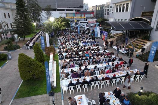 Şener, mesai arkadaşlarıyla iftar sofrasında buluştu