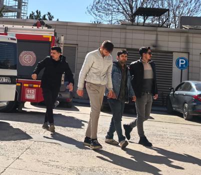 Uyuşturucu satarken suçüstü yakalanan 2 şüpheli tutuklandı