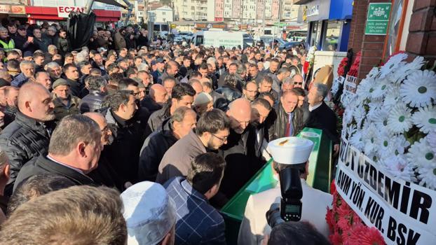 Akrabasının düşmesini engellemek isterken düşüp öldü, toprağa verildi