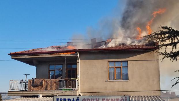 Kütahya’da ev yangınını itfaiye söndürdü