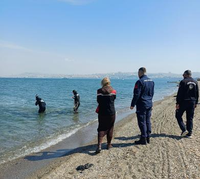 İzmir'de kaçak olarak midye toplayan 3 şüpheliye gözaltı