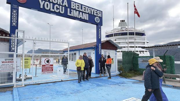 Amasra'ya kruvaziyerle 2026 yılının ilk turistleri geldi