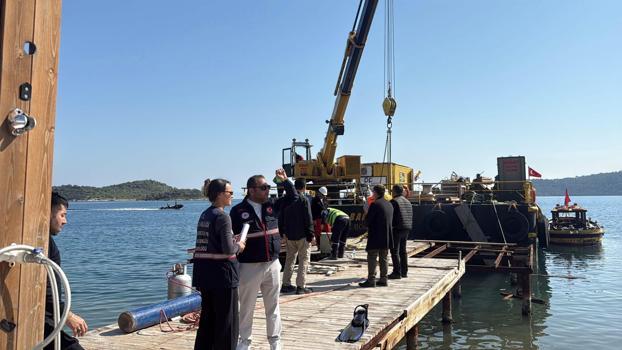 Türkbükü'nde kaçak iskele ve yapılar yıkıldı