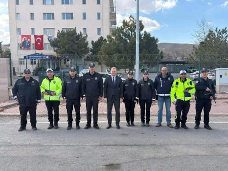 Kaymakam Adıgüzel’den yol kontrol noktasına ziyaret