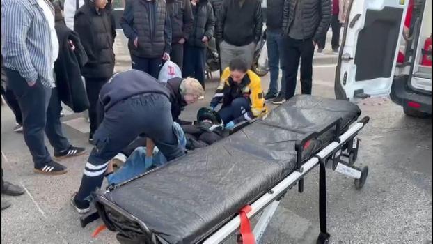 İstanbul - Sancaktepe’de motosiklet bariyere çarptı: 2 yaralı