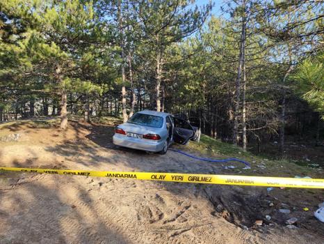 Park halindeki otomobilde ölü bulundu