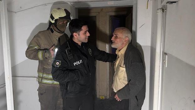 Avcılar'da çöp evde yangın paniği