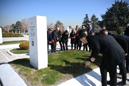 Devlet Büyükleri Anıt Mezarlığı'nda anma programı