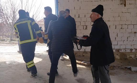 Depoda duvar çöktü; dengesini kaybedince elini makineye kaptıran Melih'in parmakları koptu