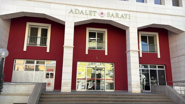 Manisa'da okulda Atatürk'e hakaret ettiği öne sürülen öğretmen tutuklandı