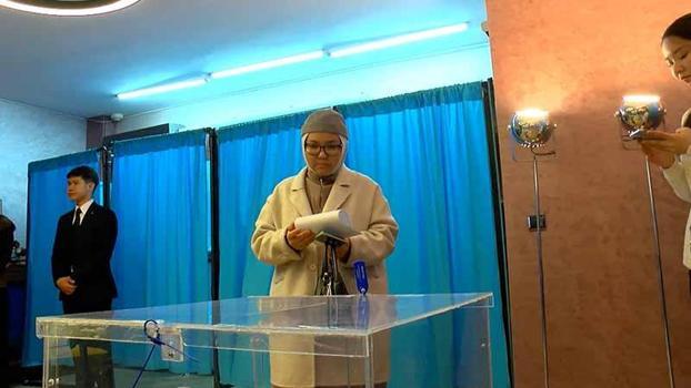 Kazakistan’daki anayasa referandumu için Başkonsoloslukta sandık kuruldu
