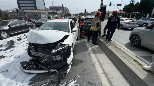 İstanbul- Avcılar'da kazada otomobil sürücüsü yaralandı