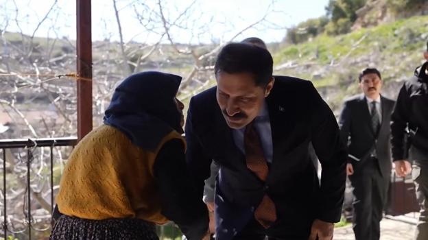 Valisi Masatlı'dan, engelli kızına bakan anneye ziyaret