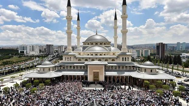 Millet Camii’nde Kadir Gecesi özel yayını