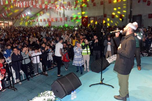 Celal Karatüre, Kahramanmaraş’ta 3 bin kişiyle ilahi söyledi
