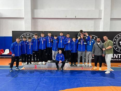 Korkutelili pehlivanlar Antalya şampiyonu