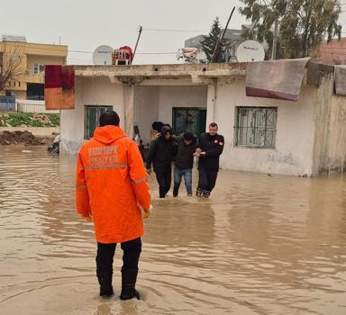 Mardin’de sağanak ve fırtına hayatı olumsuz etkiledi