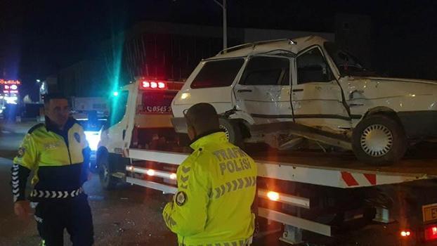 Kavşakta otomobil ile minibüs çarpıştı: 3 yaralı