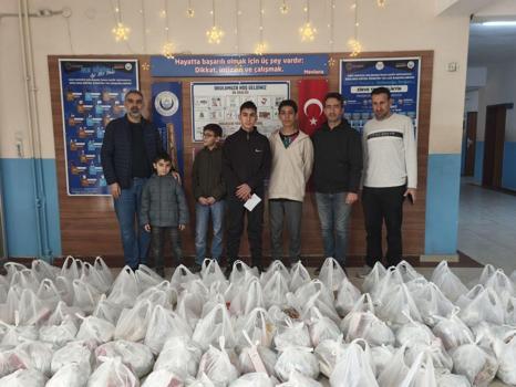 Mardin’de öğrencilerden ihtiyaç sahiplerine bayram desteği