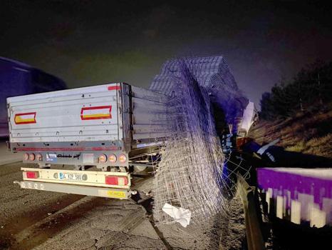 TIR önünde seyreden TIR’a çarptı: 1 yaralı