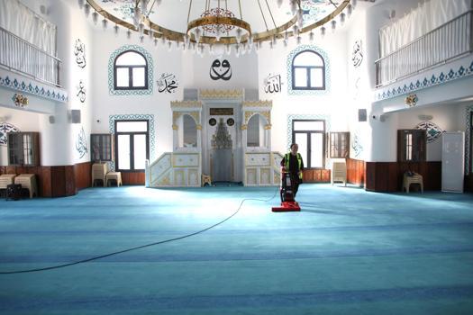 Yüreğir'de ibadethanelerde bayram temizliği