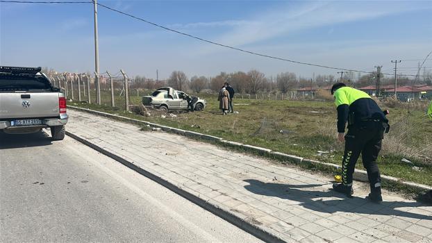 Otomobil bahçeye girip takla attı