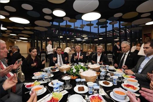 Osmangazi Belediye Başkanı Aydın, muhtarlarla iftar sofrasında buluştu