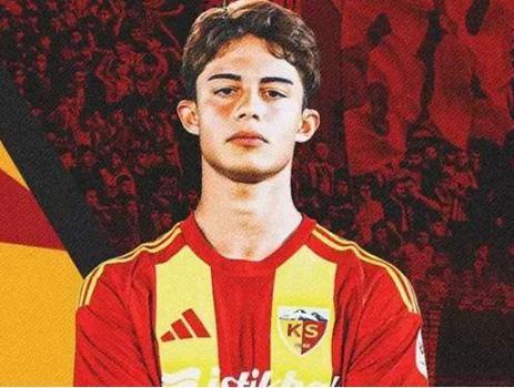 Zecorner Kayserispor’un genç oyuncusu Kayra’ya milli davet