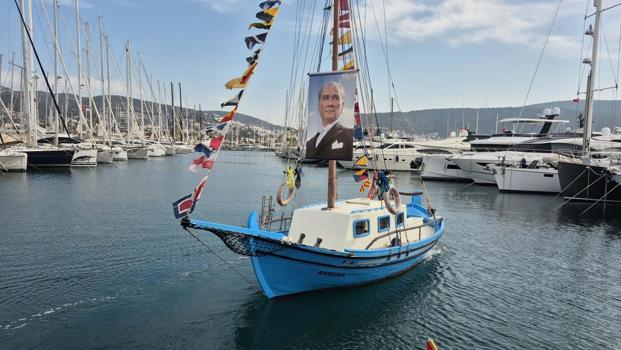 Son süngerci 'Aksona Mehmet’in teknesi yeniden denizle buluştu