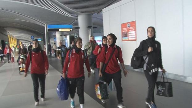 İran Kadın Milli Futbol Takımı İstanbul'a geldi