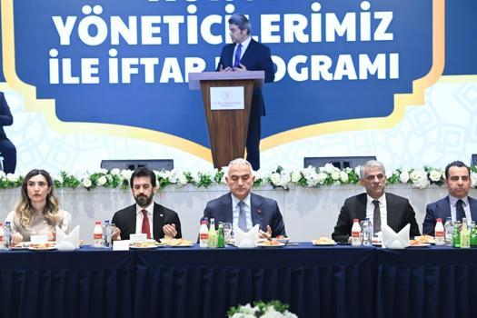Bakan Ersoy, bakanlığa bağlı kurum yöneticileriyle iftarda bir araya geldi