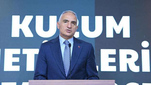 Bakan Ersoy, bakanlığa bağlı kurum yöneticileriyle iftarda bir araya geldi