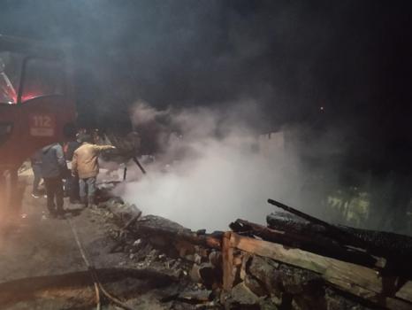 Bolu’da tek katlı ev yangında küle döndü