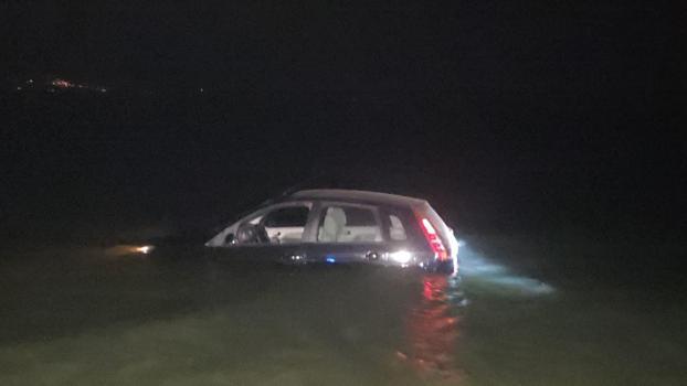 Bursa’da otomobil göle düştü: 1 yaralı