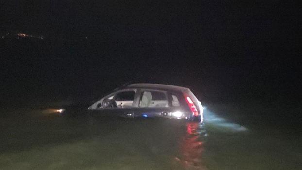 Bursa’da otomobil göle düştü: 1 yaralı