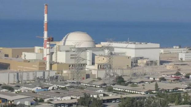 İran'daki nükleer santrale füze isabet etti