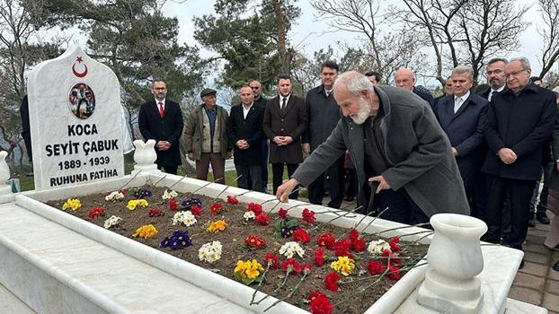 Seyit Onbaşı, mezarı başında anıldı