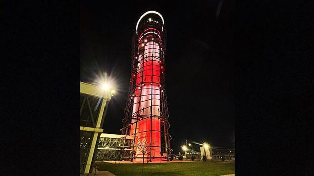 Sabiha Gökçen Havalimanı kulesi kırmızı beyaza büründü