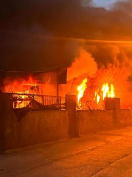 Hatay’da konteyner depoda yangın