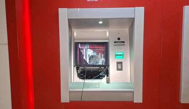 Adana'da ATM'ye zarar veren şüpheli yakalandı; olay anı kamerada