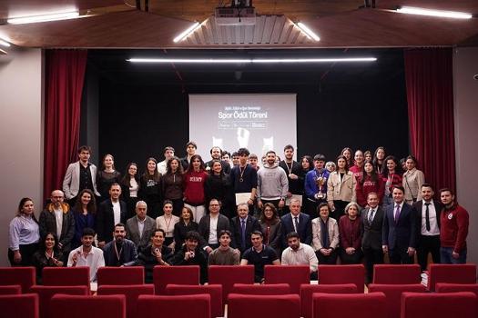 Sporda derece kazanan öğrenciler için ödül töreni düzenlendi