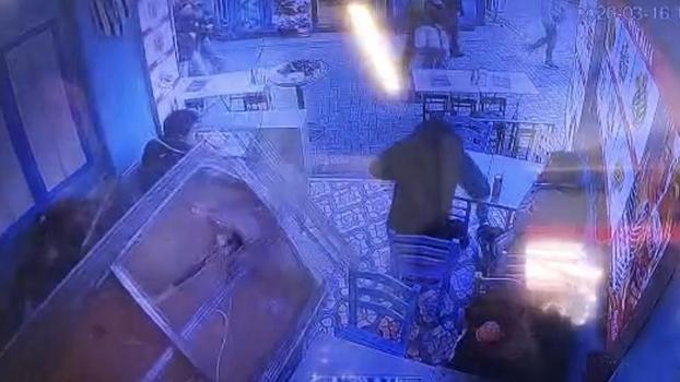 Beşiktaş’ta balıkçıda asma tavan ailenin üzerine çöktü: Doğal afet denildi, yardım edilmedi