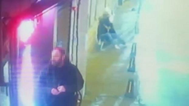 İstanbul- Beyoğlu'nda uyuyan kişinin cep telefonunu çalan şüpheli suçüstü yakalandı